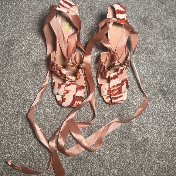 Unique Strappy Heels Size 9 Never Worn from SHEIN - Picture 4 of 7